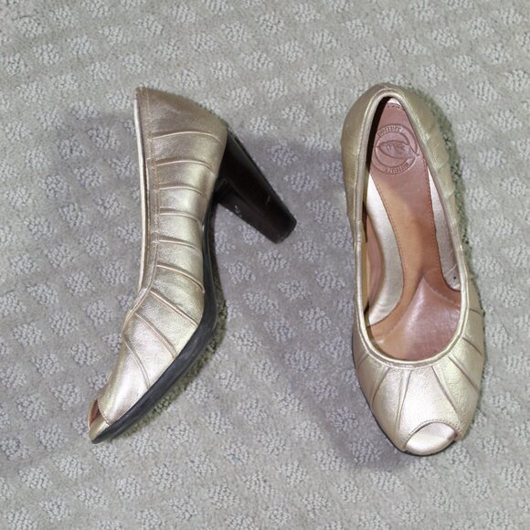 Nurture Champagne Gold Size 6 Pleated Peep Toe 3" Heels - Picture 1 of 6